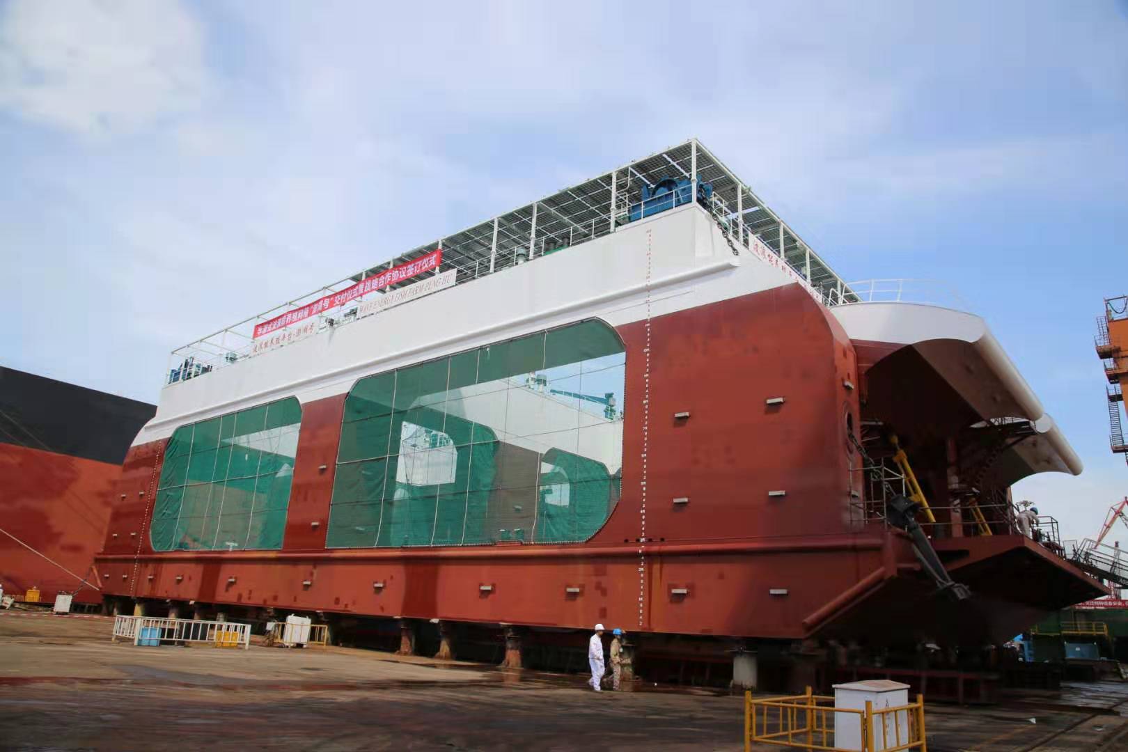 中國(guó)首個(gè)深遠(yuǎn)海半潛式波浪能養(yǎng)殖網(wǎng)箱‘澎湖號(hào)’成功交付，引領(lǐng)海水養(yǎng)殖新革命